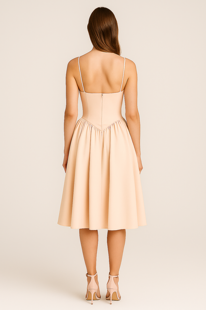 Sommerkleid für Frauen in Midi-Länge mit Spaghettiträgern